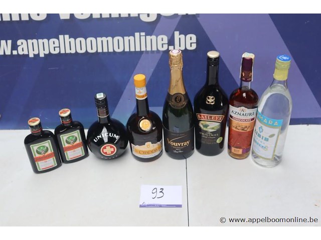 8 flessen sterke dranken - afbeelding 1 van  3