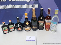 8 flessen sterke dranken - afbeelding 1 van  3