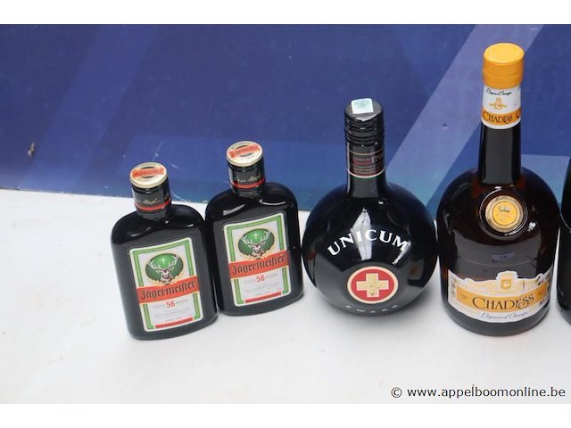 8 flessen sterke dranken - afbeelding 2 van  3
