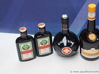 8 flessen sterke dranken - afbeelding 2 van  3