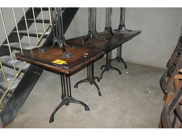 8 gietijzeren horecatafels - afbeelding 1 van  5