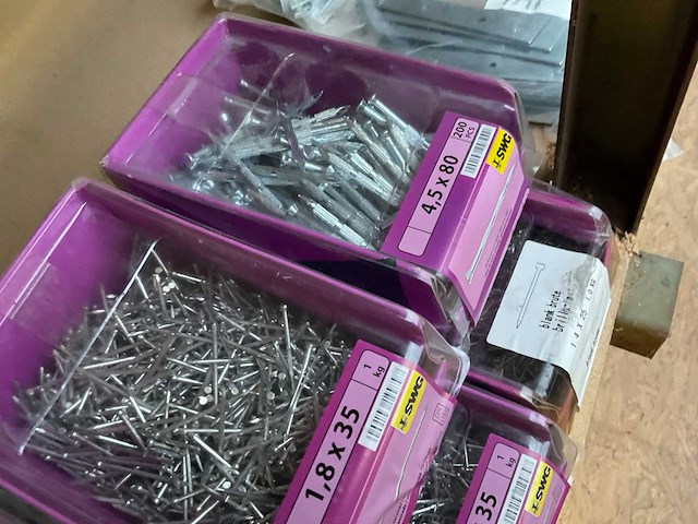 8 grijp dozen met nagels - afbeelding 5 van  6