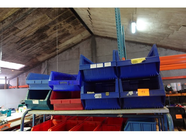 8 grote stapelbare magazijnbakken - afbeelding 1 van  2