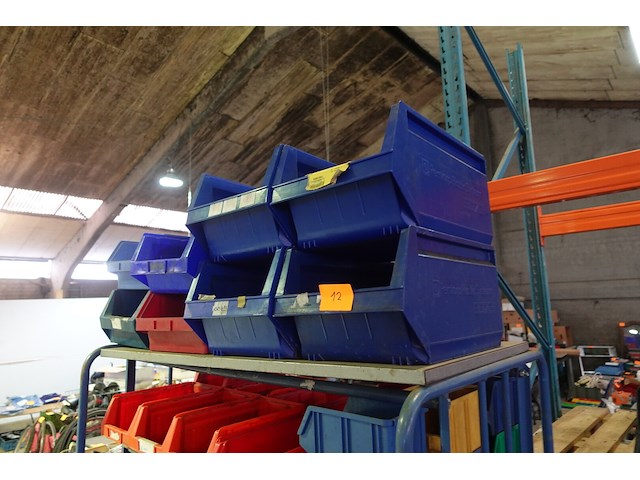 8 grote stapelbare magazijnbakken - afbeelding 2 van  2