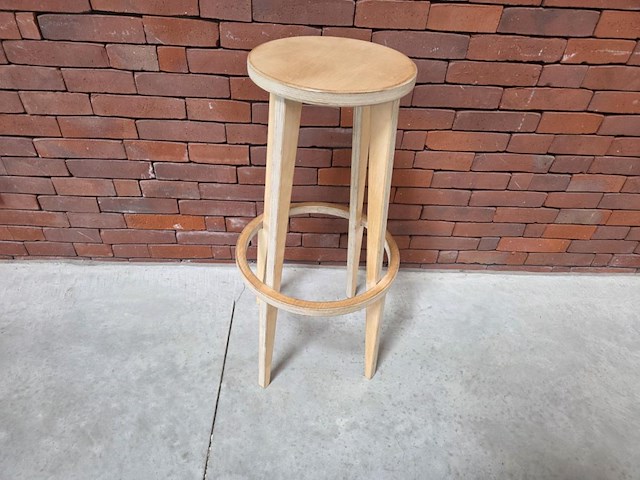 8 houten krukken - afbeelding 1 van  2