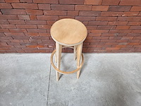 8 houten krukken - afbeelding 2 van  2