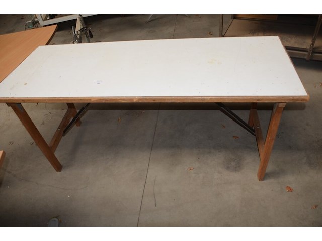 8 houten plooitafels afm. ca. 1,60m x 0,60m - afbeelding 2 van  5