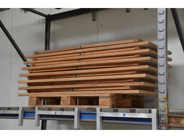 8 houten plooitafels afm. ca. 1,60m x 0,60m - afbeelding 4 van  5