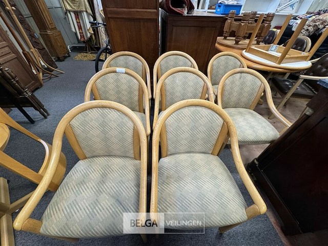 8 houten stoelen - afbeelding 1 van  2