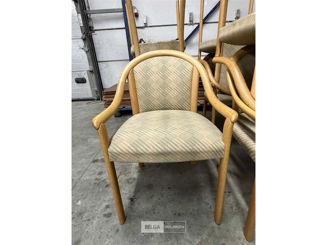 8 houten stoelen - afbeelding 2 van  2
