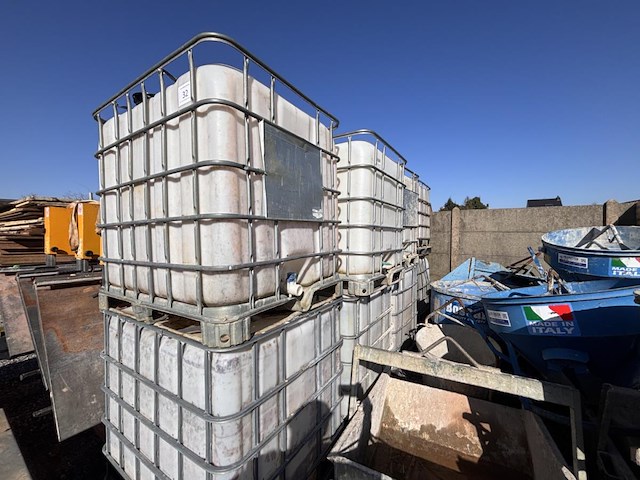 8 ibc containers - afbeelding 1 van  2