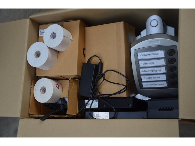 8 kartons computermateriaal w.o. 6 printers hp page wide pro mfp 477dw, kabels, apparaat (niet getest) - afbeelding 9 van  13