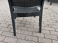 8 kunststof tuinstoelen - afbeelding 4 van  7