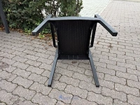 8 kunststof tuinstoelen - afbeelding 6 van  7