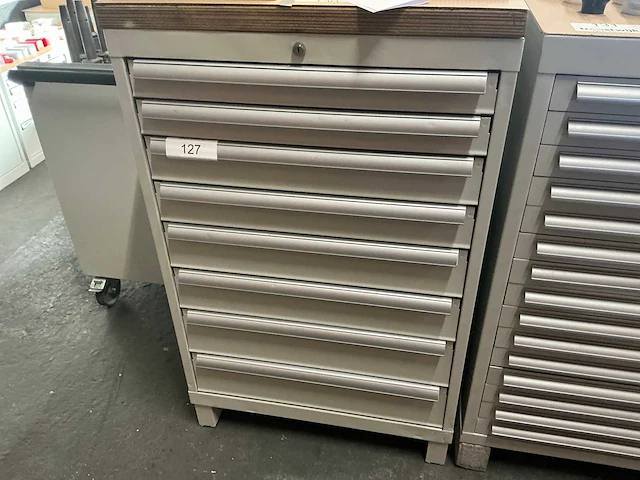 8-laden materiaalkast - afbeelding 1 van  5