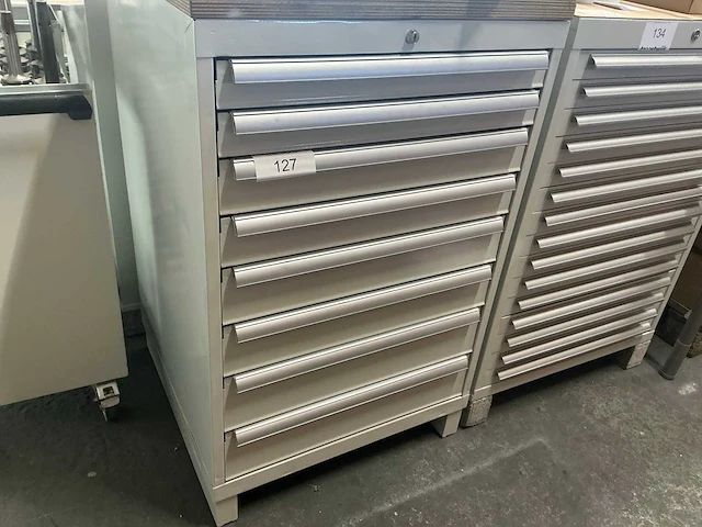 8-laden materiaalkast - afbeelding 3 van  5
