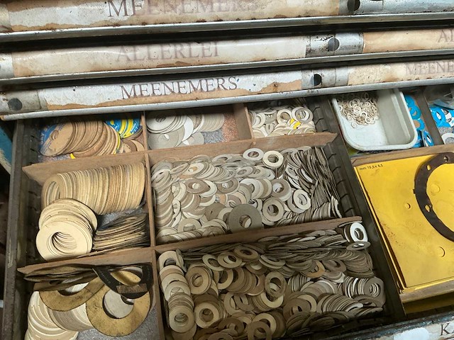 8-laden metalen werkplaatskast met inhoud - afbeelding 5 van  7