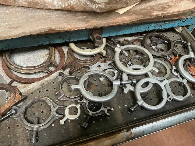 8-laden metalen werkplaatskast met inhoud - afbeelding 3 van  7