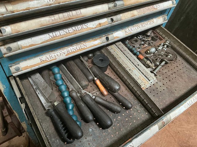 8-laden metalen werkplaatskast met inhoud - afbeelding 7 van  7