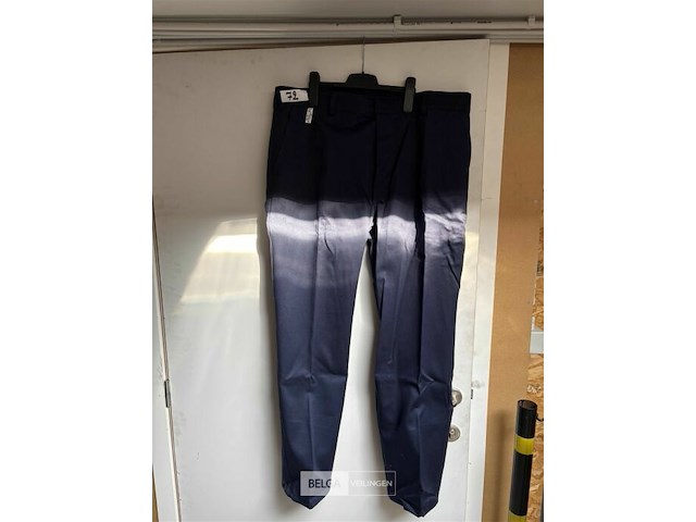 8 lasbroeken marineblauw maat 46(2)/48(2)/50(3)/52(1) - afbeelding 1 van  1