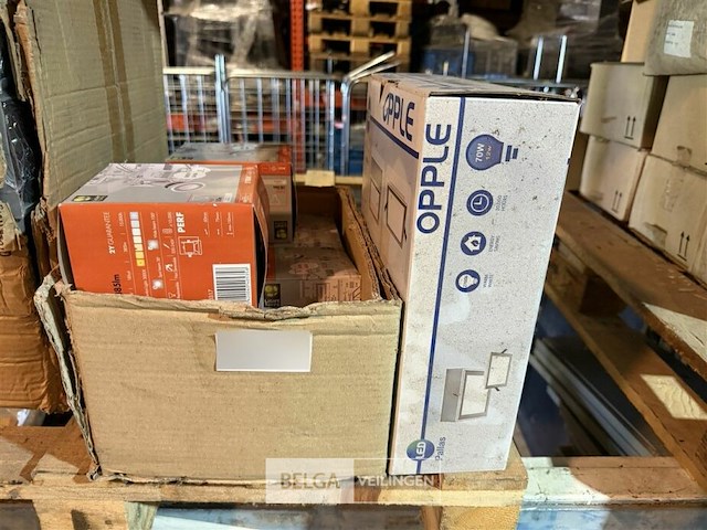 ± 8 led spotjes + 1 plafondlamp - afbeelding 1 van  3