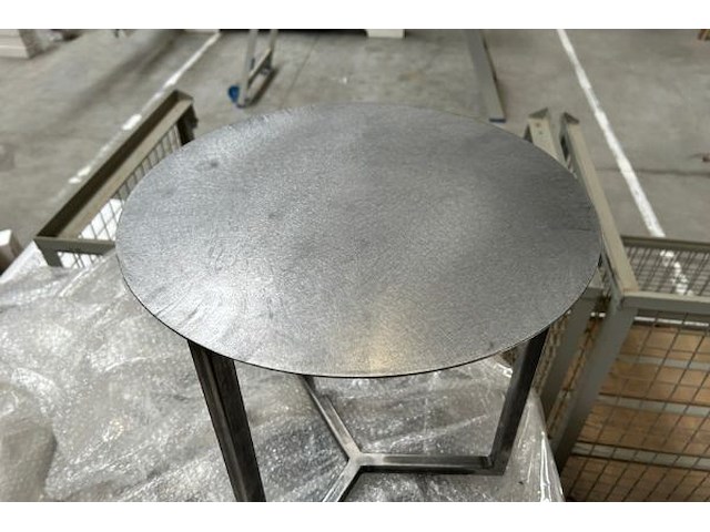 8 metalen bijzettafels - afbeelding 2 van  4