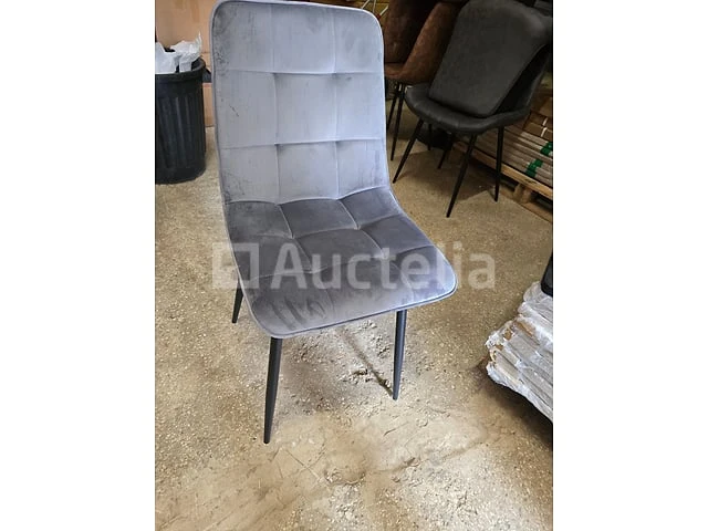 8 nieuwe grijze fluwelen stoelen - afbeelding 1 van  1