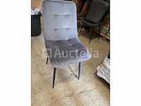 8 nieuwe grijze fluwelen stoelen - afbeelding 1 van  1