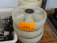 8 nylon stuurwielen palletwagen - afbeelding 2 van  2