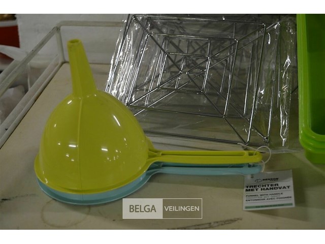 8 onderleggers, 3 bestekbakken en 2 trechters - afbeelding 2 van  4