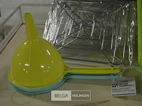 8 onderleggers, 3 bestekbakken en 2 trechters - afbeelding 2 van  4