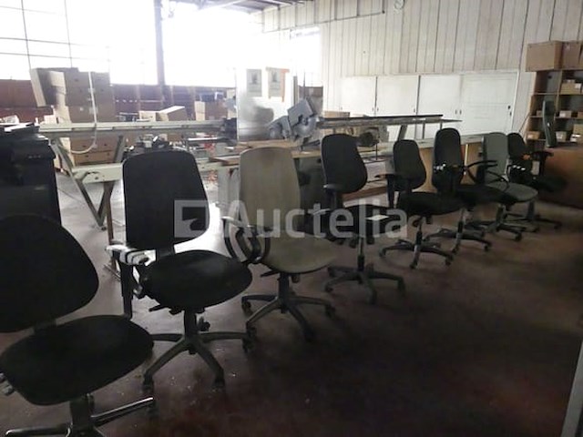 8 ongelijke bureaustoelen - afbeelding 1 van  7