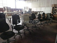 8 ongelijke bureaustoelen - afbeelding 1 van  7