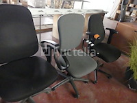 8 ongelijke bureaustoelen - afbeelding 4 van  7