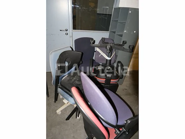 8 ongelijke stoelen - afbeelding 1 van  6