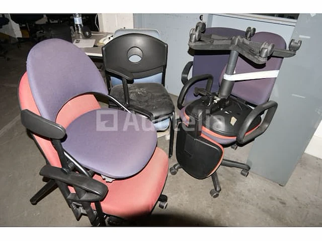 8 ongelijke stoelen - afbeelding 3 van  6