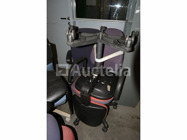 8 ongelijke stoelen - afbeelding 6 van  6