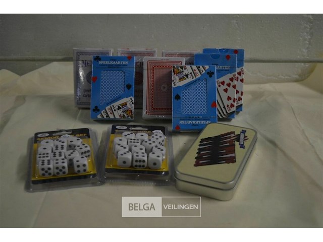 ±8 pakjes speelkaarten en div - afbeelding 1 van  3