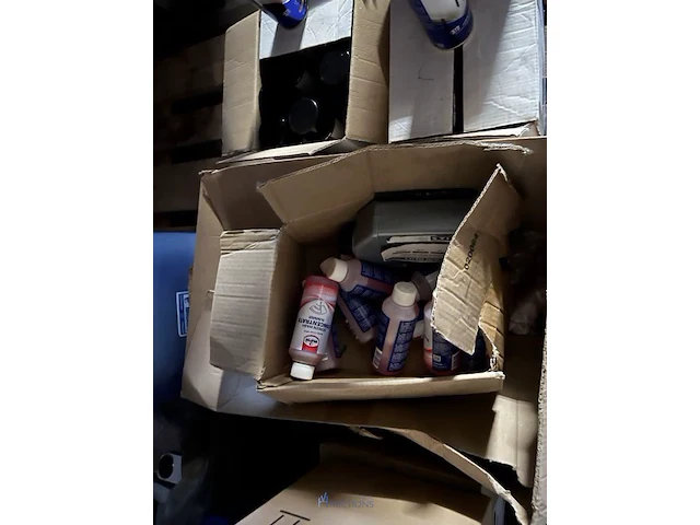 8 palletten chemicaliën en onderhoudsproducten - afbeelding 2 van  34
