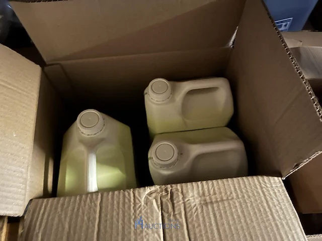 8 palletten chemicaliën en onderhoudsproducten - afbeelding 6 van  34