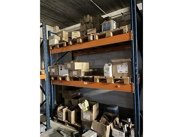 8 palletten chemicaliën en onderhoudsproducten - afbeelding 1 van  34
