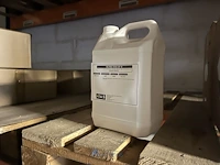 8 palletten chemicaliën en onderhoudsproducten - afbeelding 15 van  34