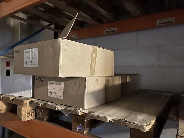 8 palletten chemicaliën en onderhoudsproducten - afbeelding 19 van  34