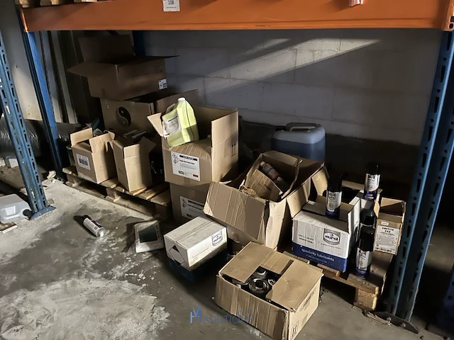 8 palletten chemicaliën en onderhoudsproducten - afbeelding 12 van  34