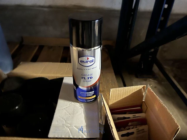 8 palletten chemicaliën en onderhoudsproducten - afbeelding 31 van  34