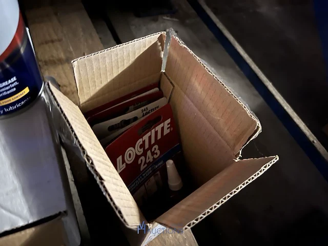 8 palletten chemicaliën en onderhoudsproducten - afbeelding 33 van  34