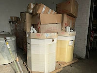 8 palletten plastiekflessen met dop - afbeelding 3 van  4