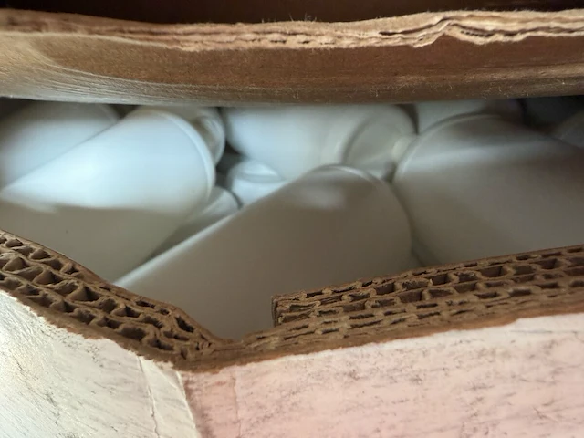 8 palletten plastiekflessen met dop - afbeelding 4 van  4