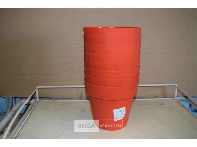 8 plastieken bloempotten - afbeelding 1 van  1