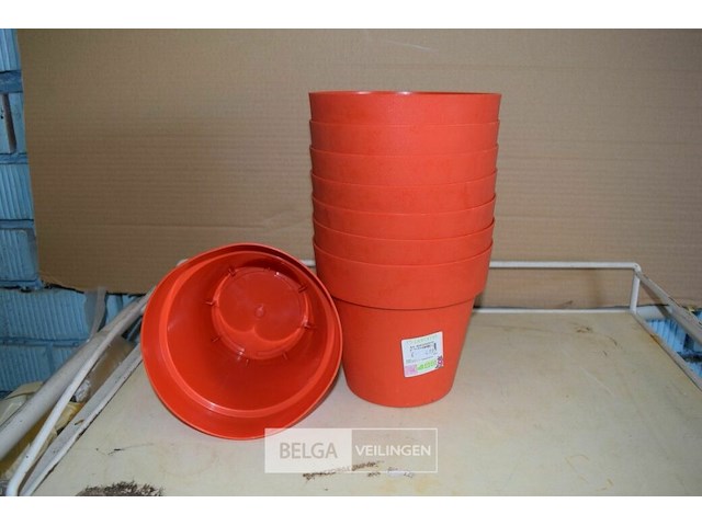 8 plastieken bloempotten - afbeelding 1 van  1